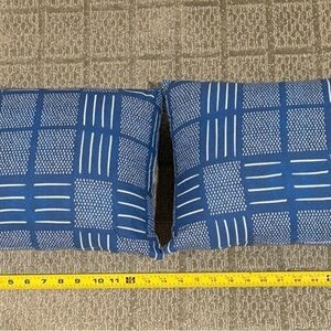Throw decorative pillows, blue and white